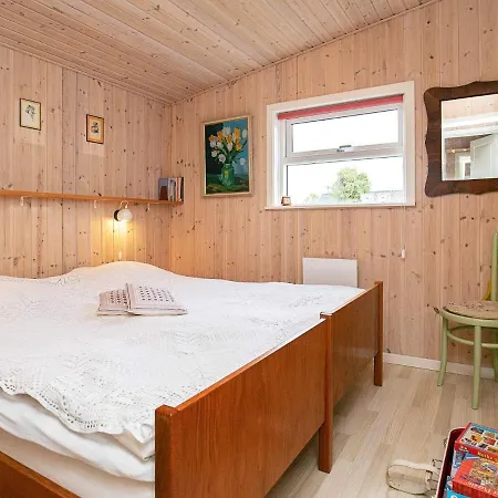 Two-bedroom Holiday In 4