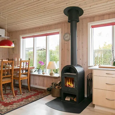 Two-bedroom Holiday In 4