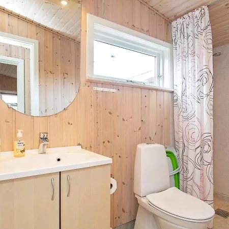 Two-bedroom Holiday In 4 Ferienhaus *