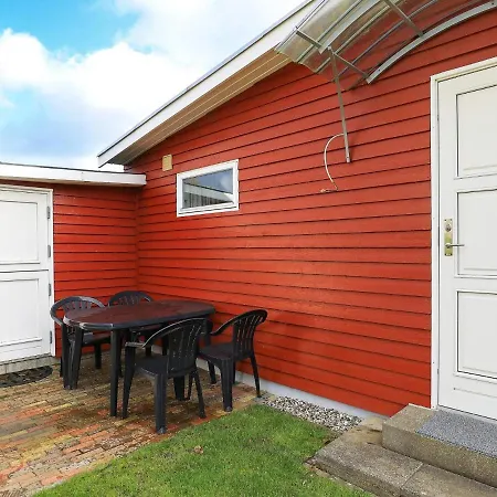 Two-bedroom Holiday In 4