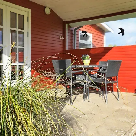 Two-bedroom Holiday In 4 *