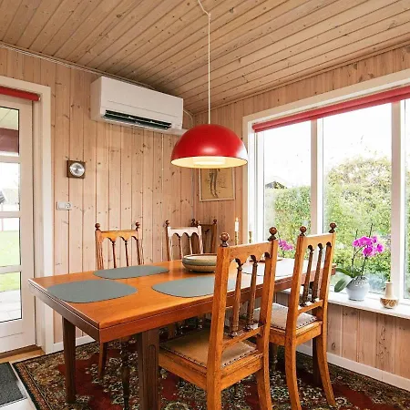 Two-bedroom Holiday In 4